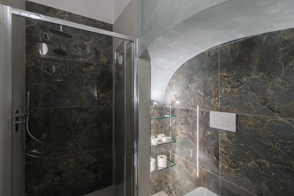 Alessia Holiday House 90Mq Salerno Centro Exterior photo