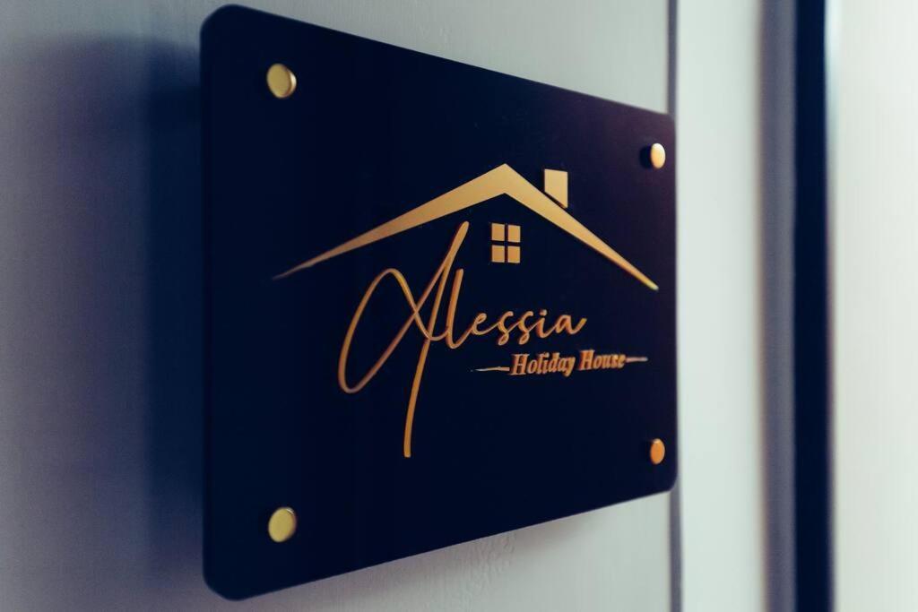 Alessia Holiday House 90Mq Salerno Centro Exterior photo